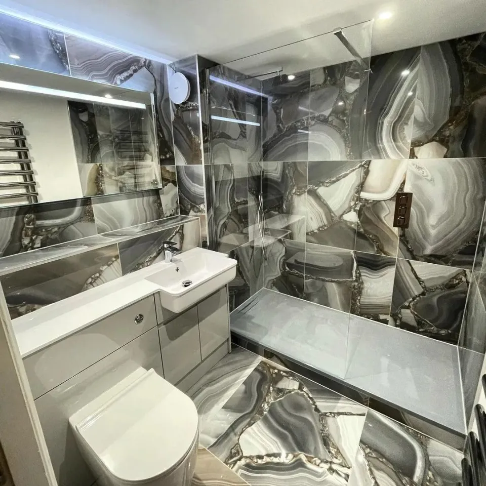 Modern banyo ekipmanları ve tesisat uygulaması